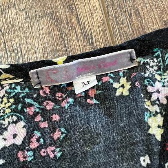 Julie's Closet Medium Black Vintage Ruffle Neck Racerback Floral Tank - Picture 2 of 3